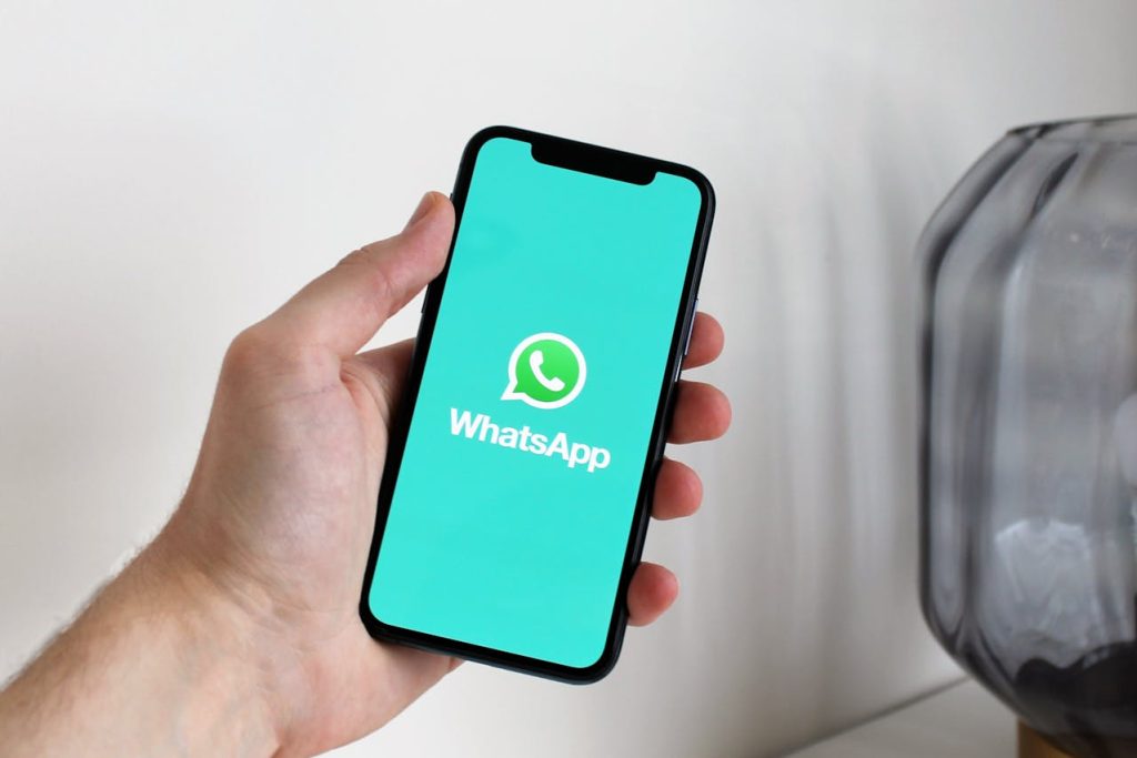 Cara atasi foto WhatsApp tidak tersimpan di galeri